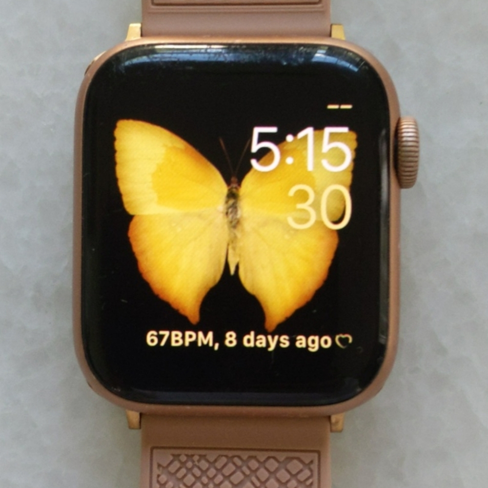 Series 5 (GPS, ecg) rose gold Apple watch w charger and band